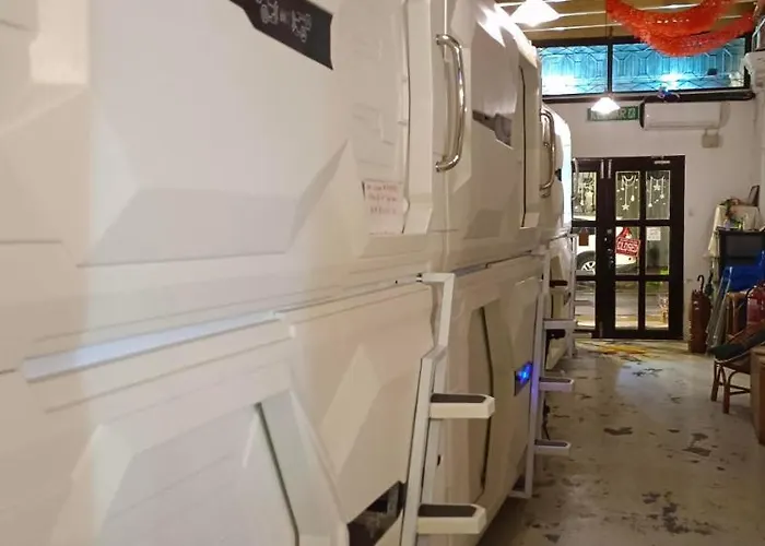 Vspace Guesthouse Capsule & Cafe