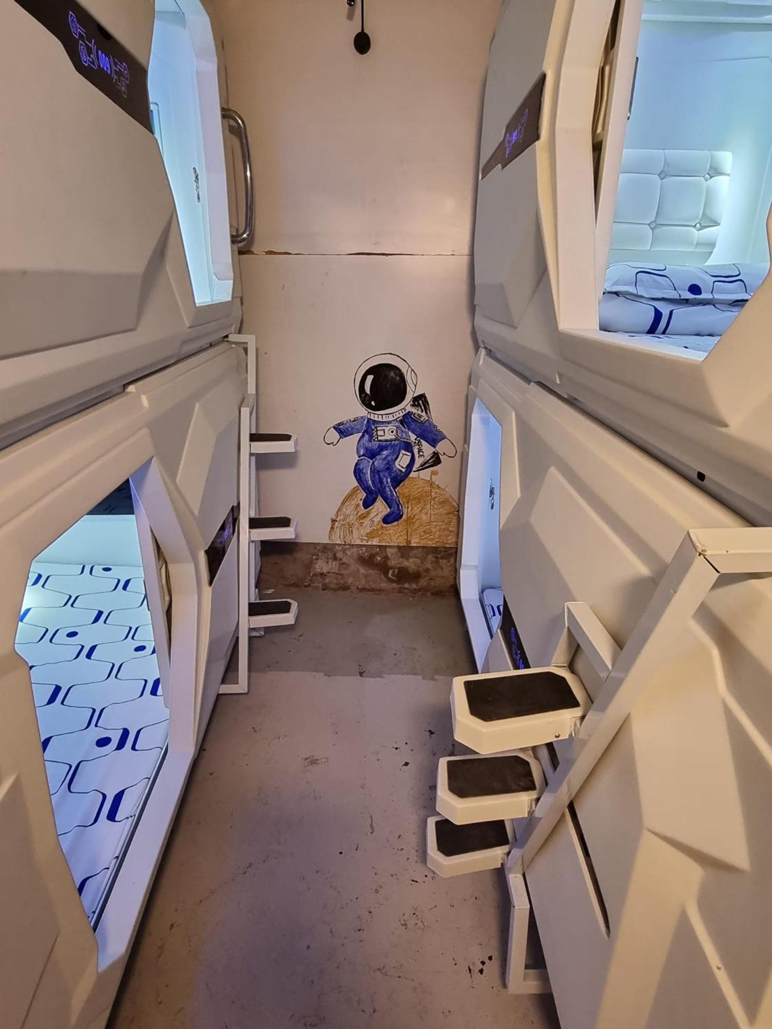 Hotel Vspace Capsule & Cafe