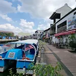 Vspace Guesthouse Capsule & Cafe