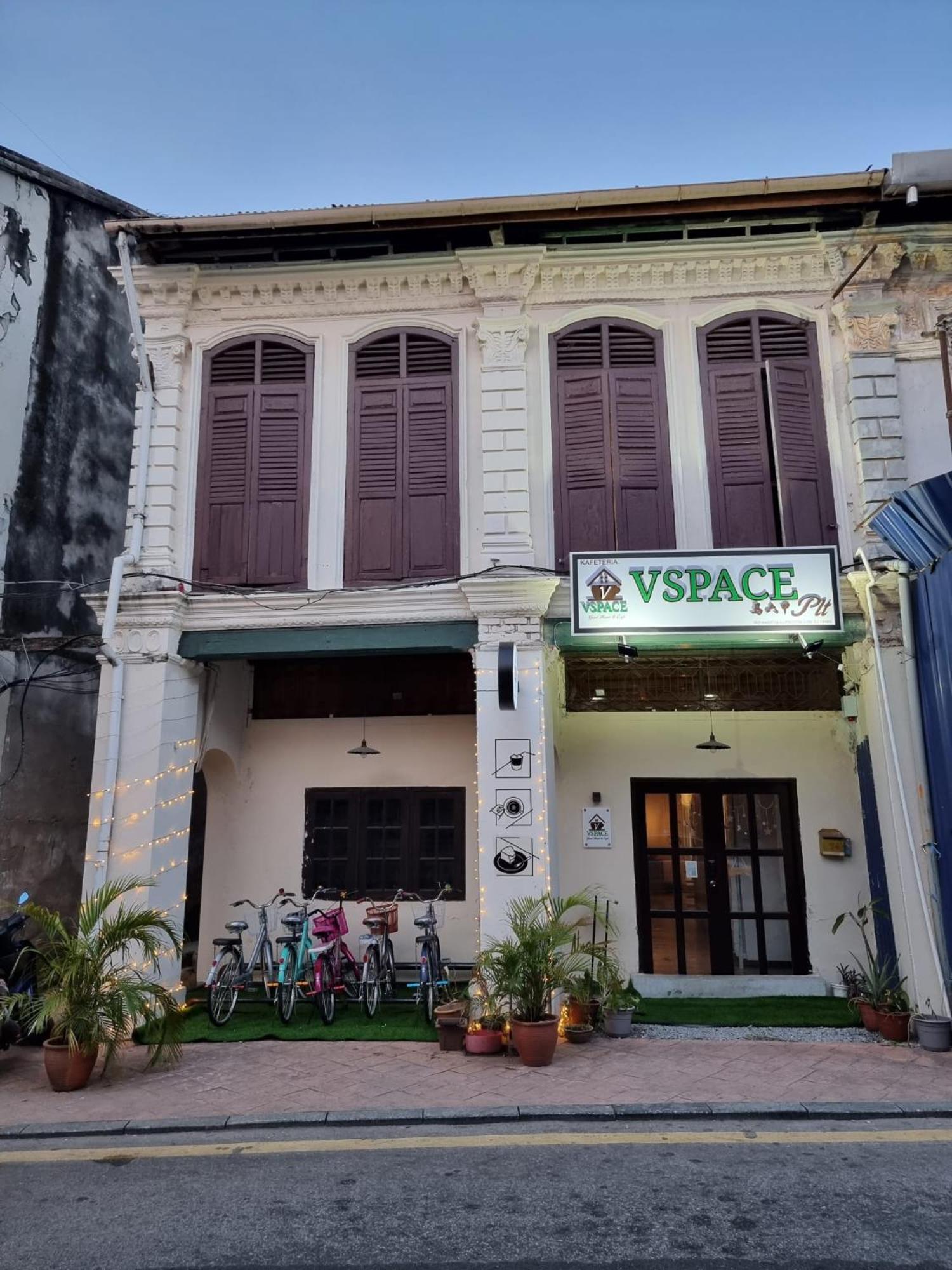 Vspace Capsule & Cafe 2*